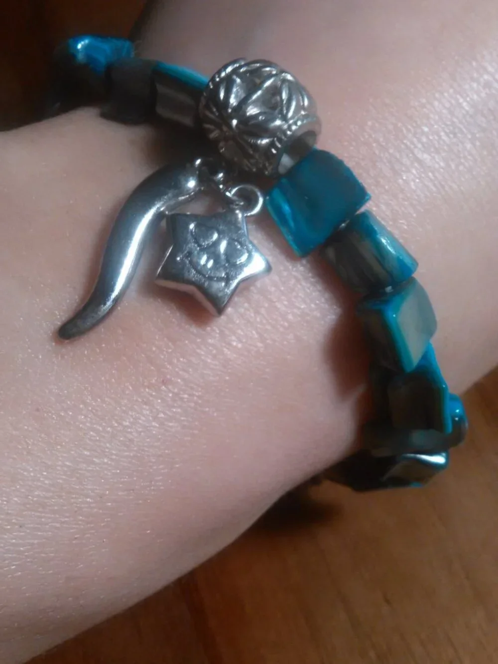 Blue Shell and Silvertone Star Charm Stretch Bracelet